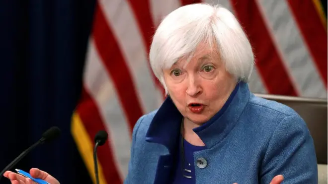 美联储主席宣布美联储十年内的第二次加息，投票者史无前例一致为此次加息投了赞成票。