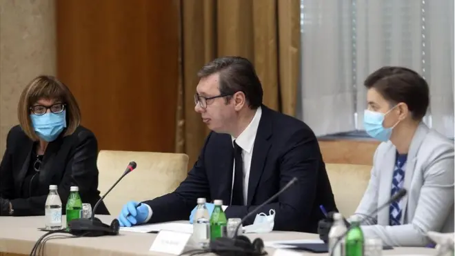 Odluke o vanrednom stanju u Srbiji su donosili predsednica Skupštine Maja Gojković (levo), predsednik Aleksandar Vučić i premijerka Ana Brnabić (desno)