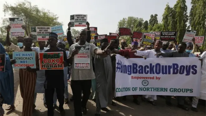 Katsina'da çok sayıda gösterici, Boko Haram'ın kaçırdığı çocukların kurtarılması için yetkililere çağrı yaptı