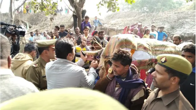 उन्नाव: अंतिम संस्कार