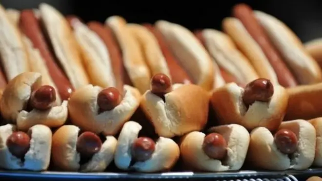 ملائشیا میں اب اگر آپ ہاٹ ڈاگ کا نام تبدیل نہیں کرتے تو آپ کے کاروبار پر پابندی لگ سکتی ہے