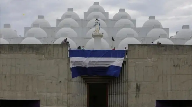 Serangan zat asam itu terjadi di gereja Metropolitan Cathedral di Managua, Nikaragua.