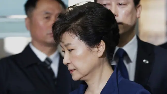Bình luận của các nhà báo BBC Tiếng Việt từ Seoul và London về vụ bà Park Geun-hye bị phế truất và bắt giữ hôm 31/03.