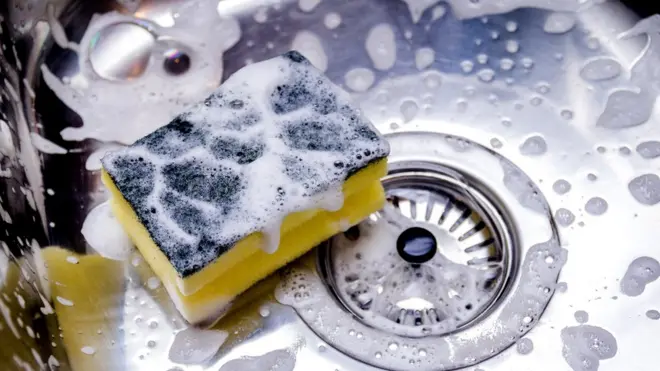 La esponja de la cocina es uno de los elementos con más gérmenes.