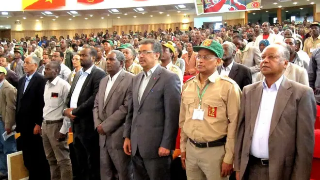 ጉባኤተኛታት ህወሓት ኣብ መበል 12 ጉባኤ ምስ መራሕቱ