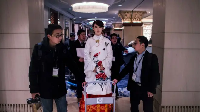 Çinin Elm və Texnologiya universiteti tərəfindən yaradılmış "Jia Jia" adlı robot