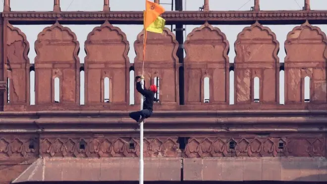 लाल क़िले पर किसान