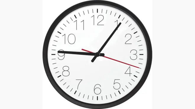 9시 6분을 가리키는 시계