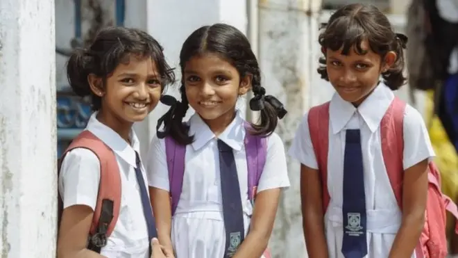 ශ්‍රී ලංකාවේ පාසල් දැරියෝ