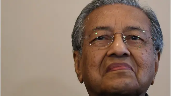 Mahathir menyatakan pernyataannya ditujukan kepada Najib bukan keturunan Bugis pada umumnya.