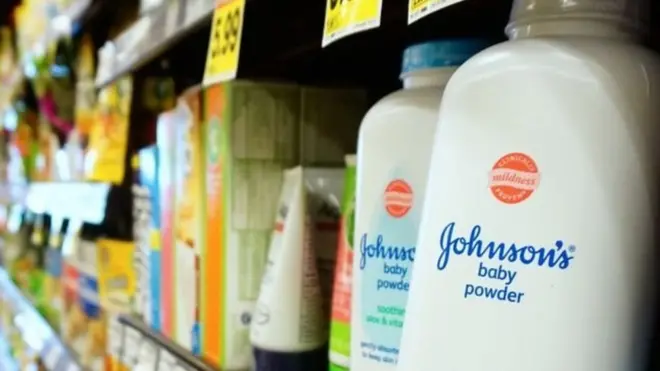 Johnson & Johnson menyatakan keamanan bedak bubuknya berdasarkan bukti ilmiah puluhan tahun.
