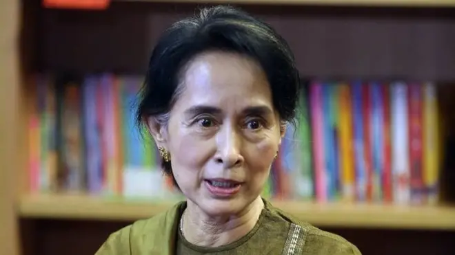 نوبل امن انعام یافتہ آنگ سانگ سوچی نے گذشتہ ہفتے اقوام متحدہ میں اپنی تقریر کے دوران انسانی حقوق کی خلاف ورزیوں پر تنقید تو کی تاہم انھوں نے ملک کی فوج کی جانب سے نسل کشی کرنے کے حوالے لگے الزامات کا جواب نہیں دیا۔