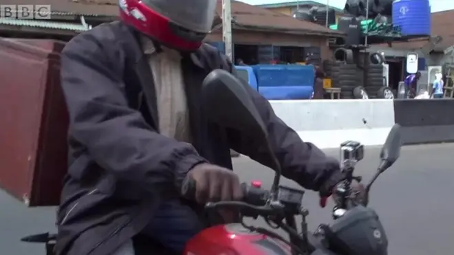 Dostavljač zaliha krvi u Lagosu, Nigerija