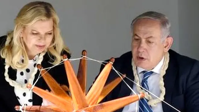 ગાંધી આશ્રમમાં વડાપ્રધાન મોદી, ઇઝરાયલના વડાપ્રધાન બેન્જામિન નેતન્યાહૂ તથા તેમના પત્ની સારા