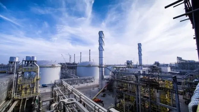 تحاول السعودية تقليل اعتماد اقتصادها على عائدات النفط