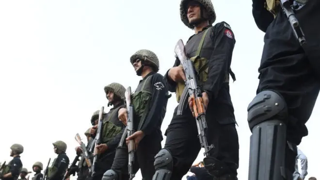 ’پولیس کو اپنی طاقت کا مناسب استعمال کرنا چاہیے۔ گولی چلانا ان کا آخری حربہ ہونا چاہیے، پہلا نہیں۔‘