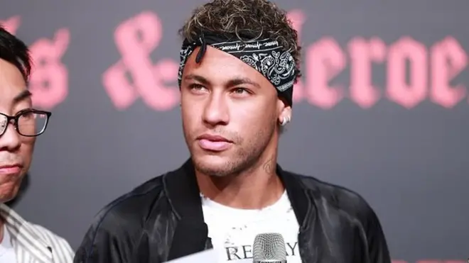 Le club attend de savoir si la star brésilienne va rejoindre le Paris Saint germain.