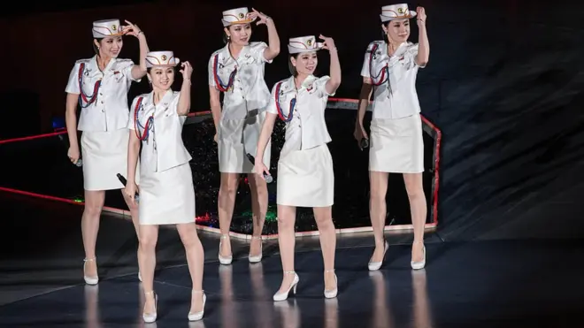 모란봉악단은 여성으로만 이루어진 경음악 밴드으로 '북한판 걸그룹'에 비유되곤 한다