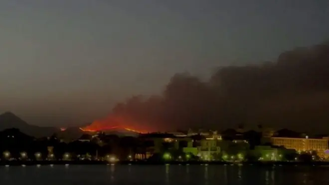 حرائق في اليونان