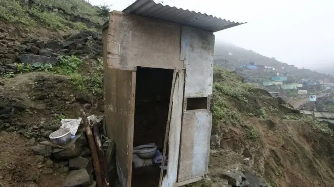 Mke amtaliki bwana India kwa sababu nyumba ya haina choo