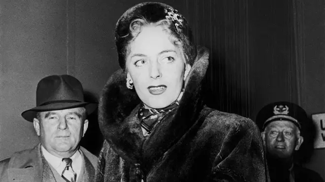 Christine Jorgensen, en el aeropuerto de Nueva York.