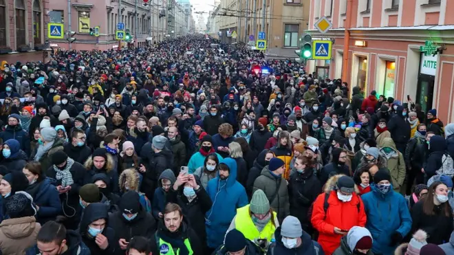 पूरे रूस में नेवेलनी के समर्थन में विरोध प्रदर्शन हो रहे हैं.