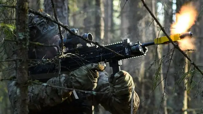 Trident Juncture 2018. Британский солдат во время учебного боя в лесу