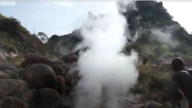 Haara bishaan danfaa uumamaa Aweetuu keessaa bahu