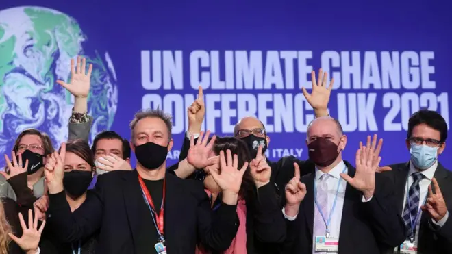 Delegados a la COP26 posan para fotos. ¿Pero cuáles fueron los avances reales de la cumbre?