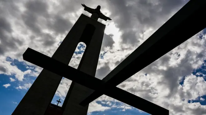 A state of Christ and a cross