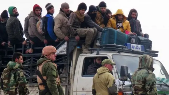 ဆက်လက် ပိတ်မိ နေဆဲ သူတွေ ၅ သောင်း ဝန်းကျင် ရှိနေ