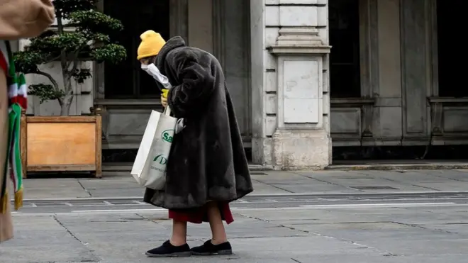 په ټوله ایټالیا کې د مړینو شمېر هم په کمېدو دی