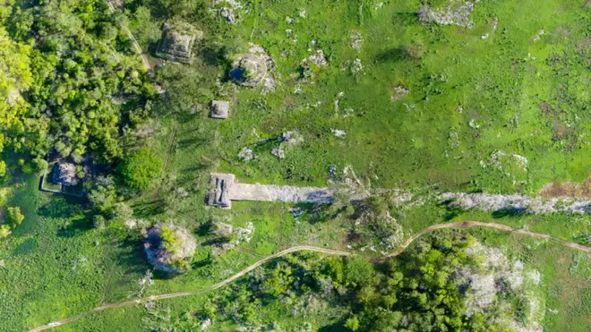 El Sacbe 1 tiene una longitud de 100 km.