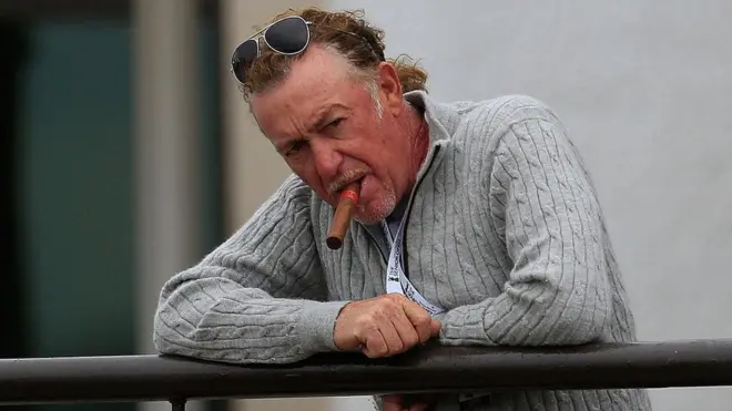 Как говорит статистика, английские курильщики все чаще либо бросают никотин вовсе, либо переходят на электронные сигареты