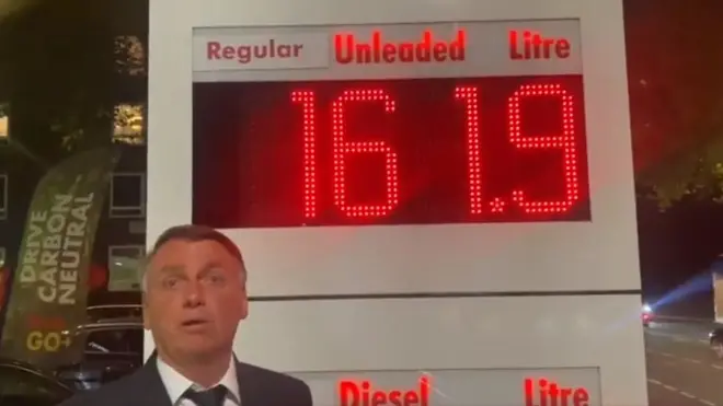 Em Londres, Bolsonaro postou vídeo dizendo que gasolina no Brasil era "uma das mais baratas do mundo"