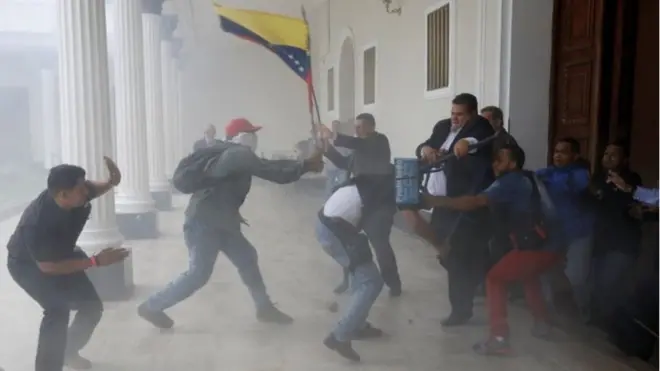 По данным венесуэльской прессы, ранения получили восемь человек