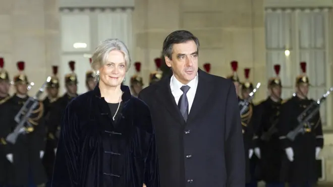 Французские СМИ считают, что Фийон неправомерно получала деньги из бюджета