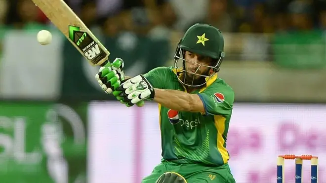 رفعت اللہ مہمند سنہ 2015 میں انگلینڈ کے خلاف تین ٹی ٹوئنٹی انٹرنیشنل میچوں میں پاکستان کی نمائندگی کر چکے ہیں