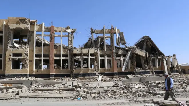 أرشيف- يواجه التحالف بقيادة السعودية انتقادات بسبب سقوط مدنيين في الغارات