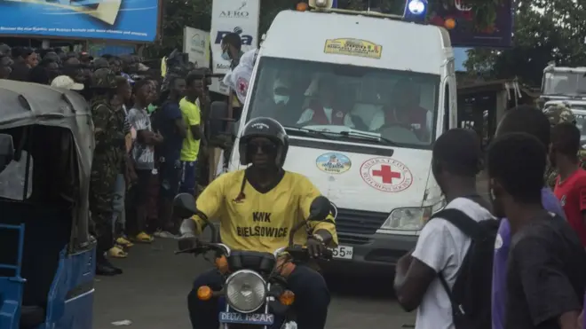People at the fire site in Sierra Leone, 6 November