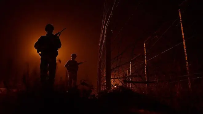 ډيورنډ کرښه چې اکثره برخه يې په لویو غرونو تېره شوې، تر ډېره ناشونې ده چې دغسې تار پرې ولګول شي.