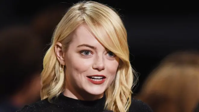 ایما سټون په ۲۰۱۷ کال کې ۲۶ میلیونه ډالر عاید لرلی دی.