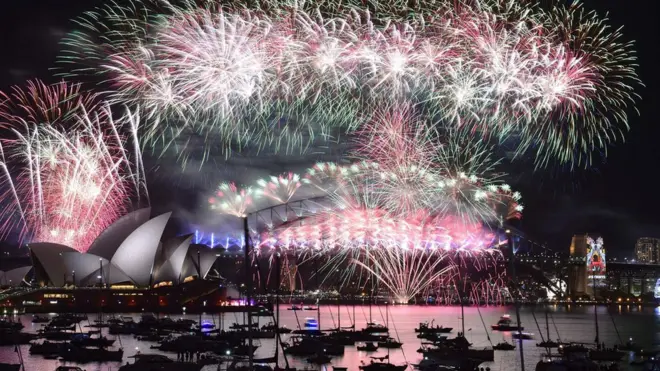 悉尼警方称逮捕了一名企图在新年夜晚会上策动袭击的男子，但否认这是一起恐怖袭击。