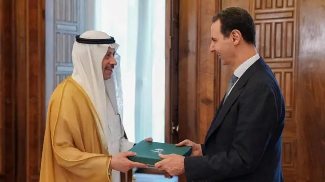 السفير السعودي في الأردن نايف بن بندر السديري سلم الرئيس السوري بشار الأسد دعوة رسمية للمشاركة في القمة العربية القادمة