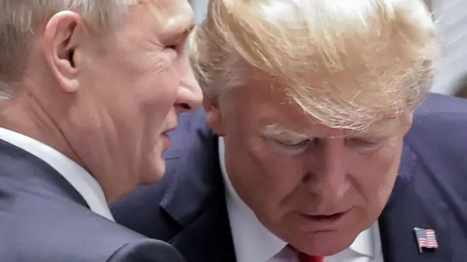 트럼프 귀에 속삭이는 푸틴