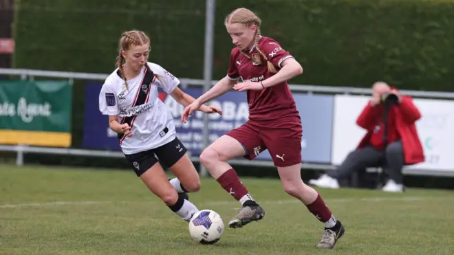 Матч первого дивизиона Женской национальной лиги Англии между «Нортгемптон Таун» и «Линкольн Сити».