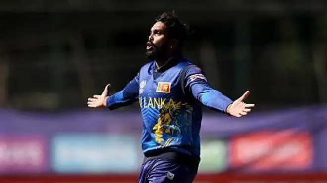 බංගලාදේශය සමග පැවැති අවසන් එක්දින තරගයේදී පිටියේ විනිසුරුවරයා සමග ඇතිවූ සිදුවීමෙන් පසු වනිදු හසරංගට නැවත වරක් තරග තහනමක් පැනවෙන බව දැන ගෙන ශ්රී ලංකා ක්රිකට් ආයතනය ඔහුව බංගලාදේශ ටෙස්ට් සංචිතයට නම් කිරීමට පියවර ගෙන ඇතැයි හැඟවෙන සංවාදයක් සමාජ මාධ්ය තුළ දැකගත හැකිය.