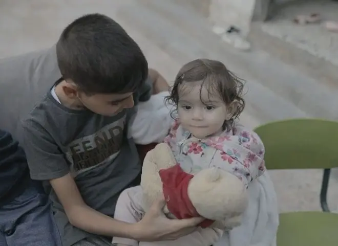 عمر وشقيقته