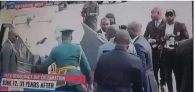 Aworan bi Aarẹ Bola Tinubu 