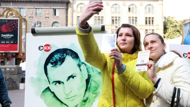 В Україні періодично проходять акції з закликами до російської влади звільнити режисера Олега Сенцова з в'язниці. На фото - одна з таких акцій, що пройшла у травні на Хрещатику